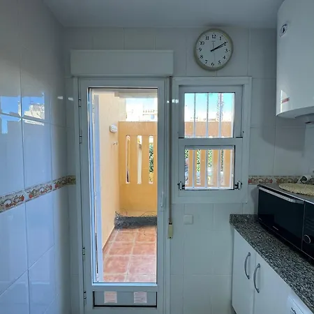 Bajo El Faro De Puerto Rey - Playa Apartamento